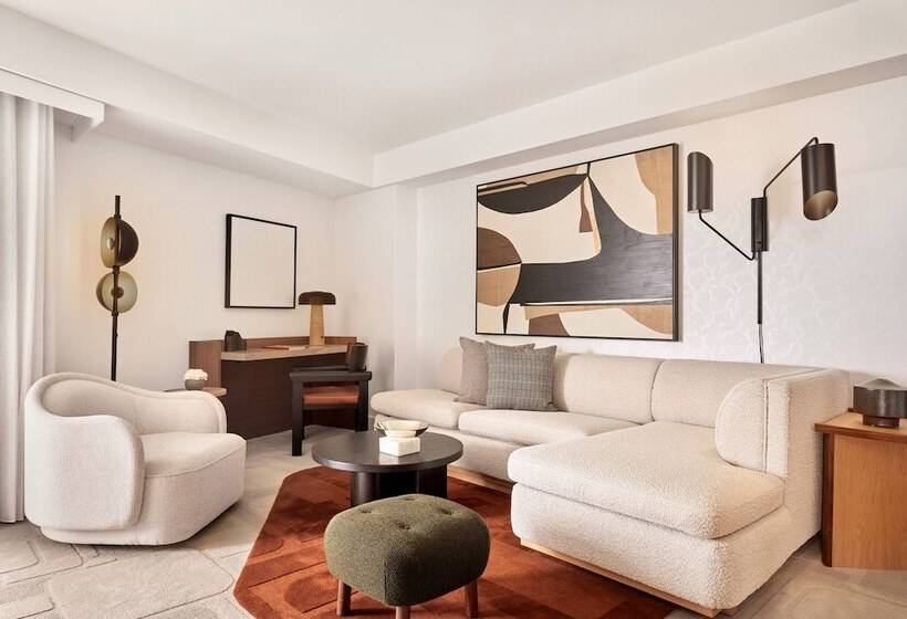 جناح ديلوكس, The Jay, Autograph Collection