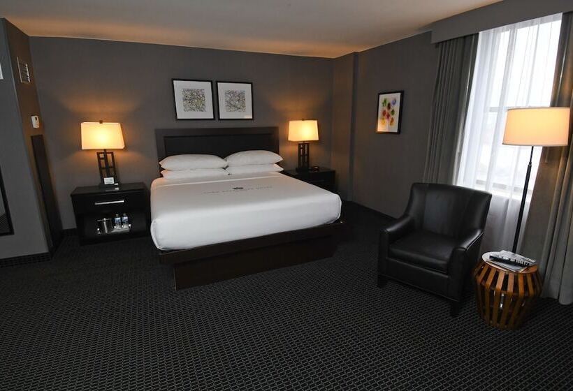 חדר דלוקס, Lord Baltimore