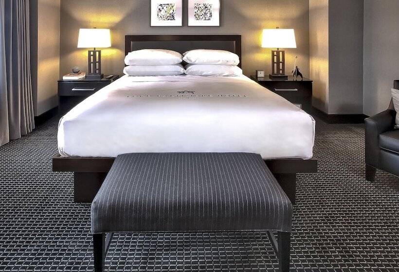 חדר דלוקס, Lord Baltimore