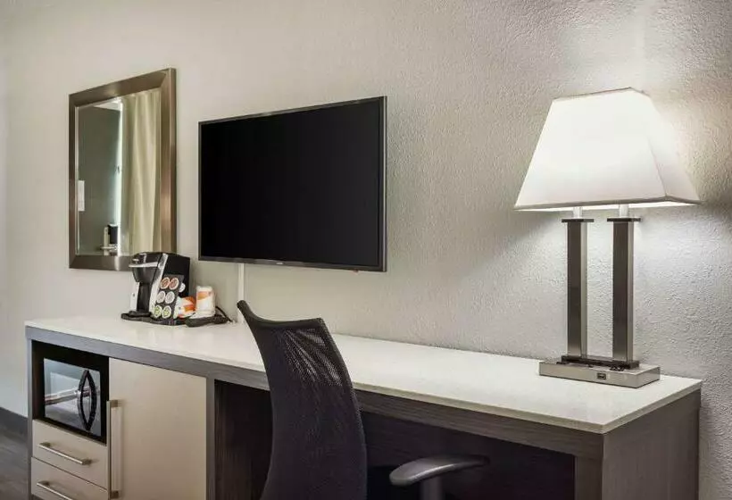 キングサイズベッドのスタンダードルーム, Quality Inn & Suites