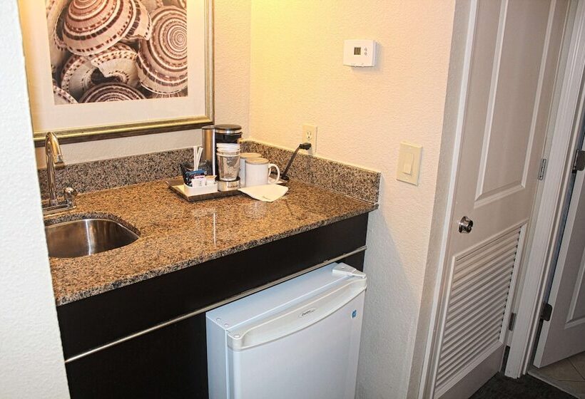 סוויטה נוף לים, Radisson Suite Hotel Oceanfront