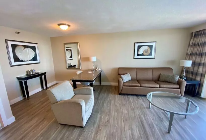 سوییت با چشم‌انداز دریا, Radisson Suite Hotel Oceanfront