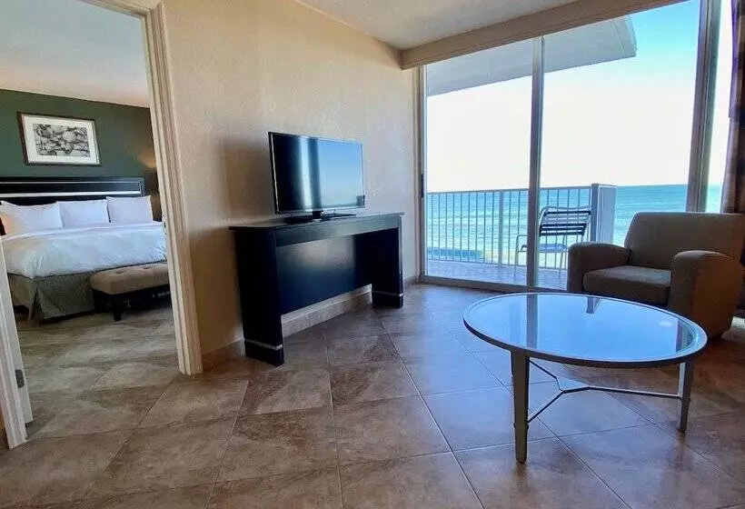 سوییت با چشم‌انداز دریا, Radisson Suite Hotel Oceanfront