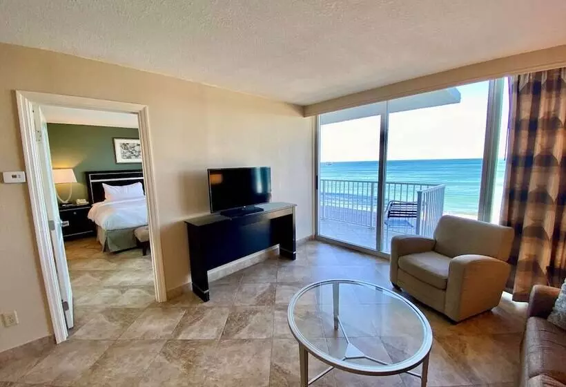 سوییت با چشم‌انداز دریا, Radisson Suite Hotel Oceanfront