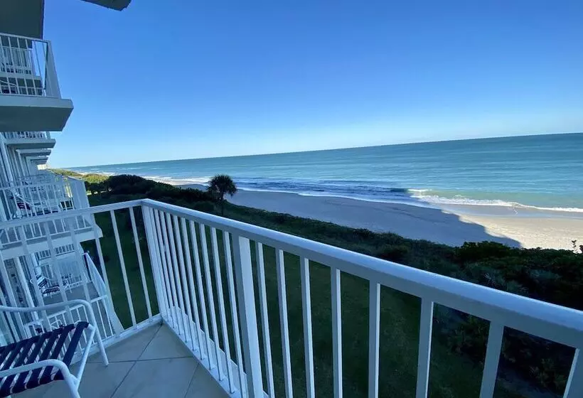 سوئیت پریمیوم با چشم‌انداز دریا, Radisson Suite Hotel Oceanfront