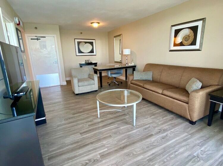 סוויטת פרמיום עם נוף לים, Radisson Suite Hotel Oceanfront