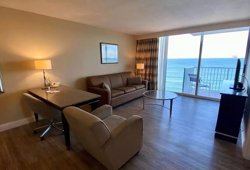سوئیت پریمیوم با چشم‌انداز دریا, Radisson Suite Hotel Oceanfront