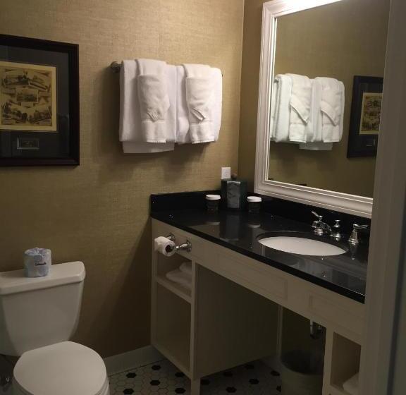 غرفة قياسية سرير كينج, Perry