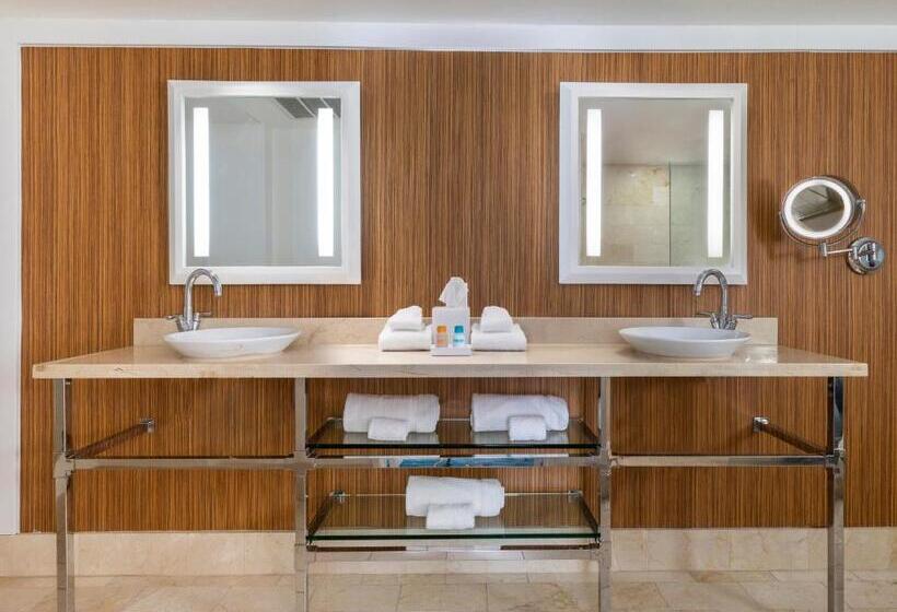 带大床的标准工作室, Riviera Resort Palm Springs