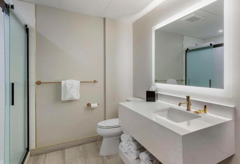 스위트 퀸침대, Best Western Plus The Charles