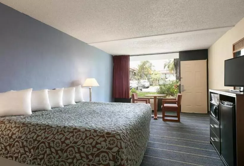 اتاق استاندارد با تخت بزرگ, Days Inn By Wyndham Clearwater/central
