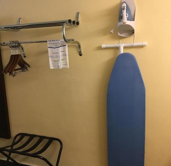 غرفة قياسية سرير كينج لذوى الإحتياجات الخاصة, Days Inn By Wyndham Clearwater/central