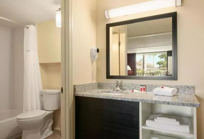 اتاق استاندارد با 2 تخت دوبل, Days Inn By Wyndham Clearwater/central