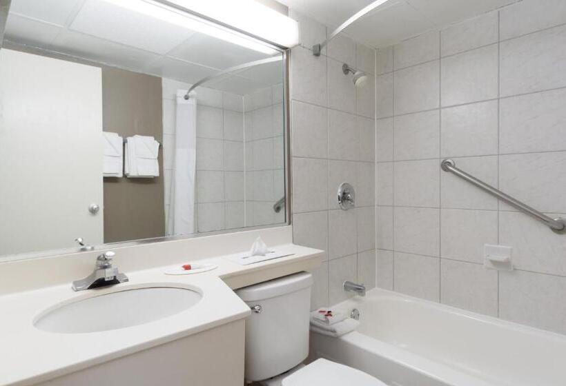 Номер Deluxe, Days Inn By Wyndham Columbus East Airport