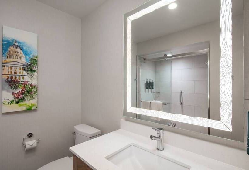 Номер Deluxe, Doubletree By Hilton Sacramento