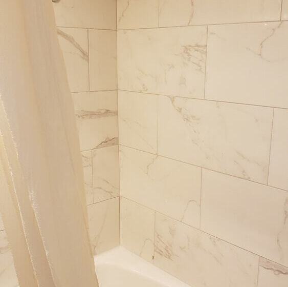 غرفه قياسيه سريرين مزدوجين, Econo Lodge