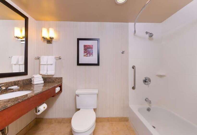 带2个双人床的标准工作室, Hilton Los Angeles/universal City