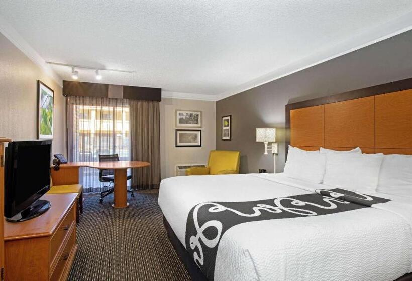 장애인을 위한 킹사이즈 침대 스탠다드 룸, La Quinta Inn By Wyndham Tucson East