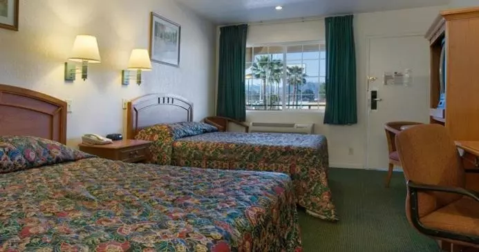 اتاق استاندارد, Orange Show Inn