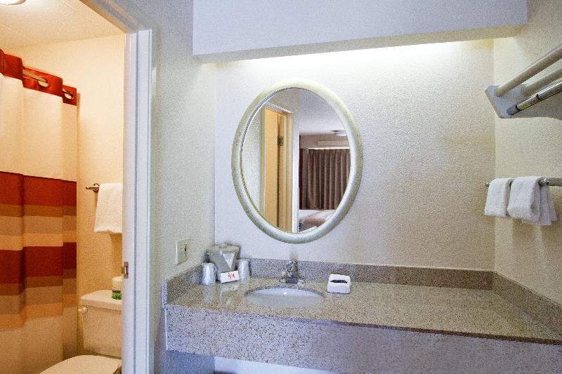 디럭스 룸 킹사이즈 침대, Red Roof Inn Chesapeake Conference Center