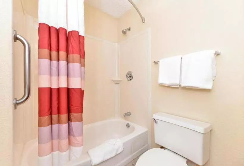 キングサイズベッドのスーペリアルーム, Red Roof Inn Plus+ Secaucus   Meadowlands