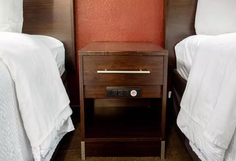 身障者適用キングサイズベッドルーム, Red Roof Inn Plus+ Secaucus   Meadowlands