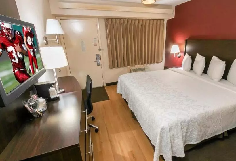 身障者適用キングサイズベッドルーム, Red Roof Inn Plus+ Secaucus   Meadowlands