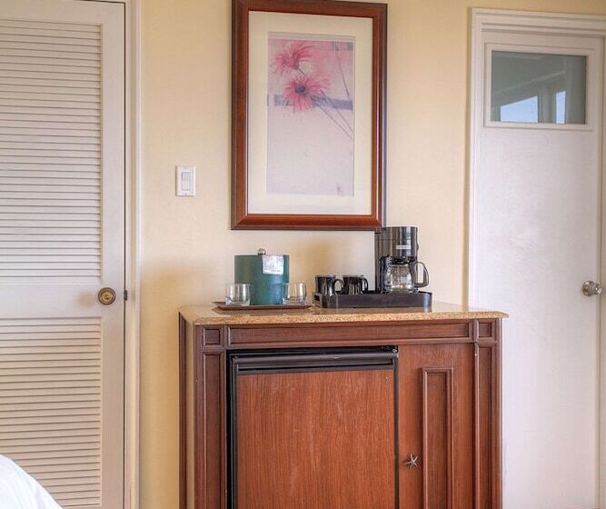 غرفه قياسيه سريرين مزدوجين, Sea View