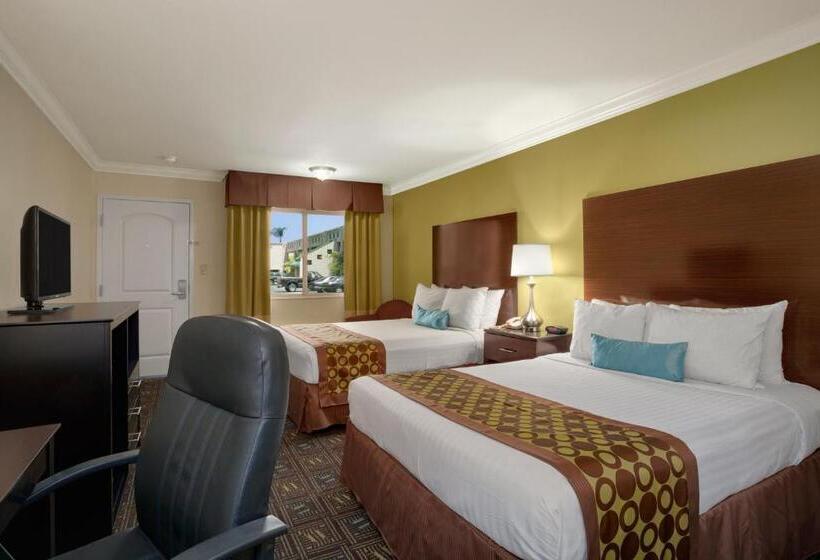 חדר דלוקס, Solara Inn And Suites