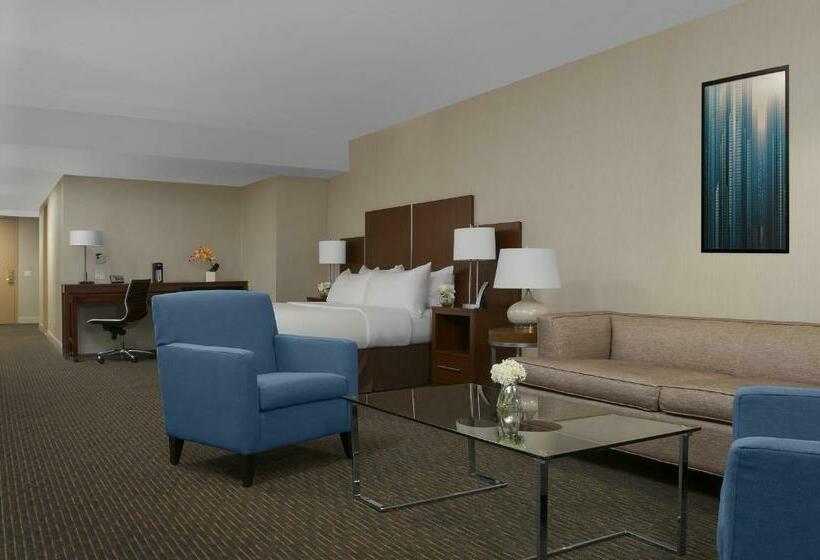 سوییت جونیور, The Manhattan at Times Square