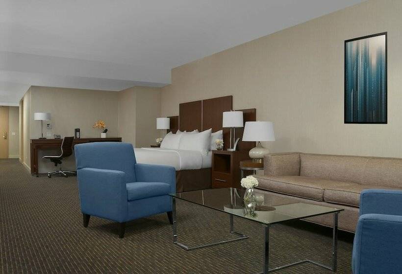 سوییت جونیور, The Manhattan at Times Square