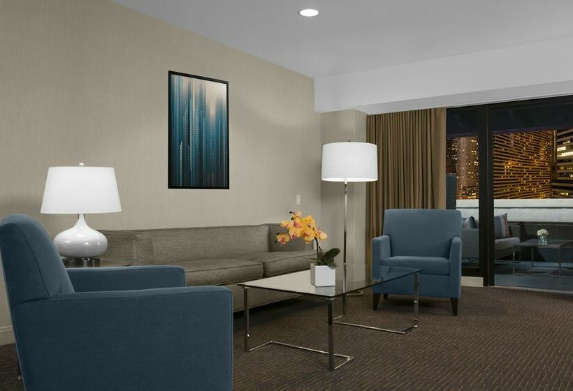 سوییت جونیور, The Manhattan at Times Square