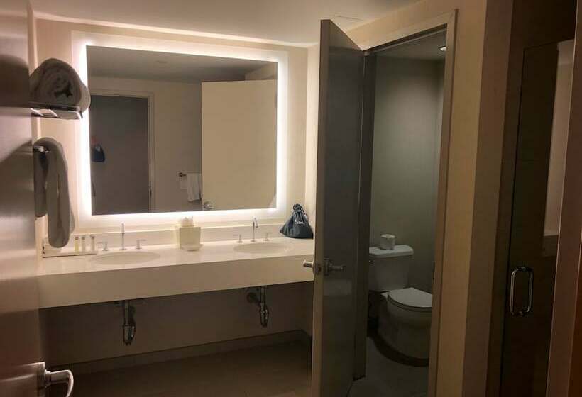 سوییت جونیور, The Manhattan at Times Square