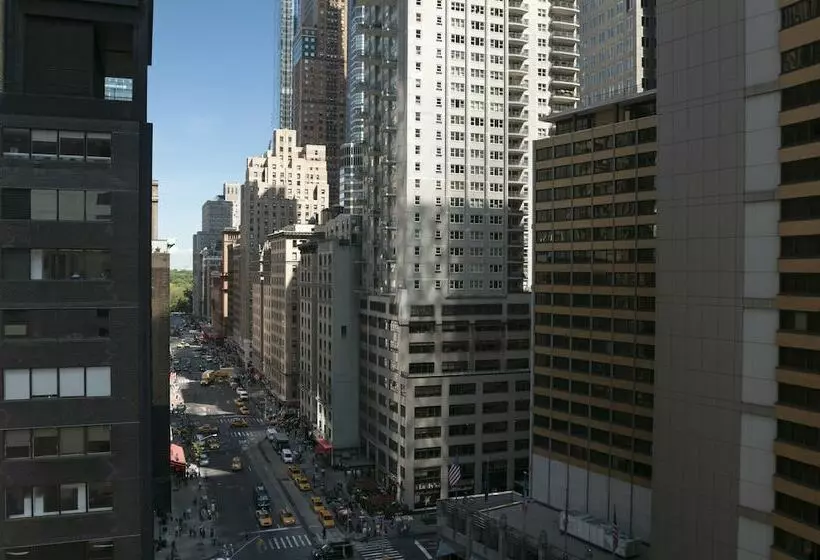اتاق استاندارد, The Manhattan at Times Square