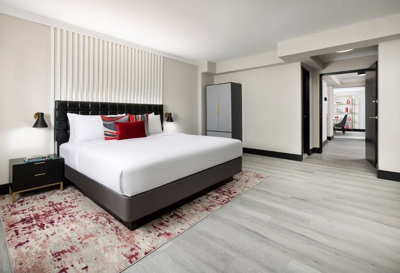 سوییت, The Manhattan at Times Square