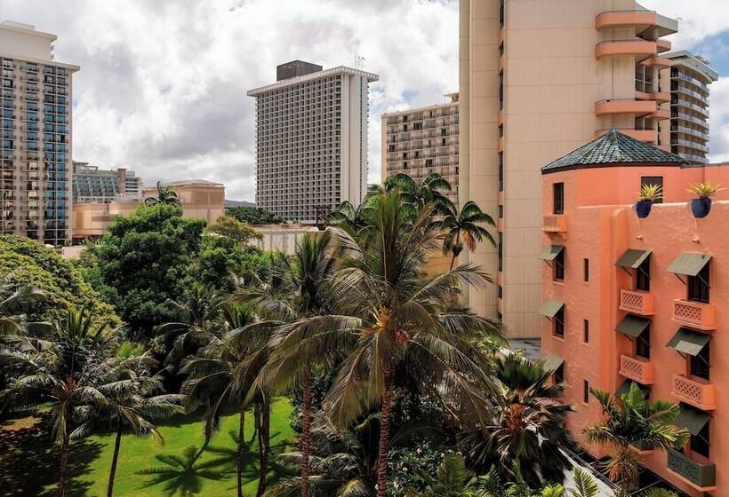 Номер Стандарт 2 Двуспальные Кровати, The Royal Hawaiian, A Luxury Collection Resort, Waikiki