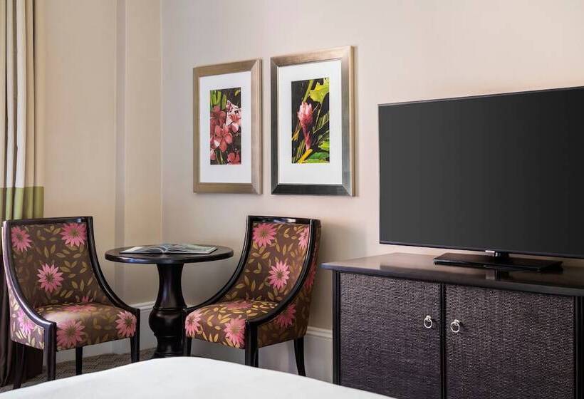 带2个双人床的标准工作室, The Royal Hawaiian, A Luxury Collection Resort, Waikiki