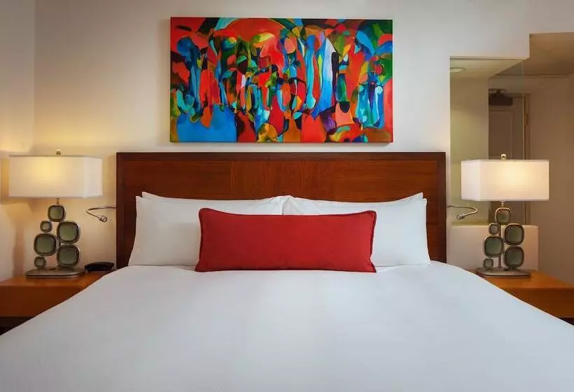 اتاق پرمیوم با چشم‌انداز دریا, The Royal Hawaiian, A Luxury Collection Resort, Waikiki