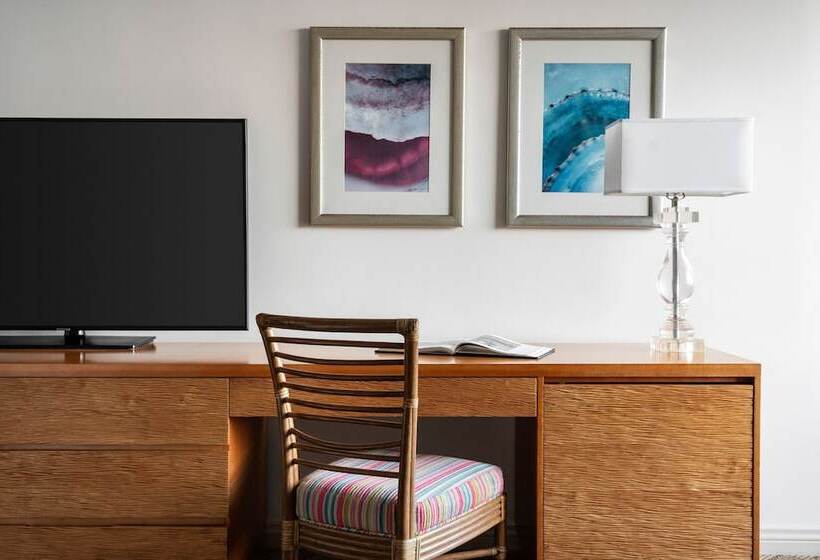 带2个双人床的标准工作室, The Royal Hawaiian, A Luxury Collection Resort, Waikiki