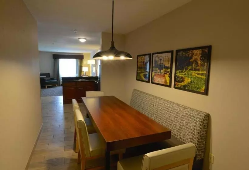 キングサイズベッドのエクゼクティブルーム, Holiday Inn Hotel & Suites Minneapolis Lakeville, An Ihg