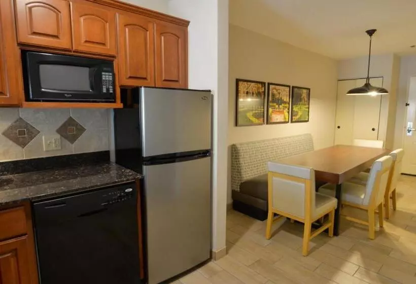 キングサイズベッドのエクゼクティブルーム, Holiday Inn Hotel & Suites Minneapolis Lakeville, An Ihg
