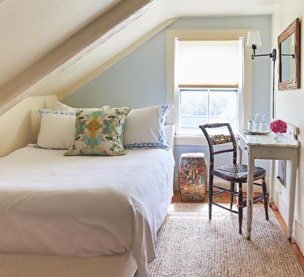 スタンダードルーム, Cliff Lodge