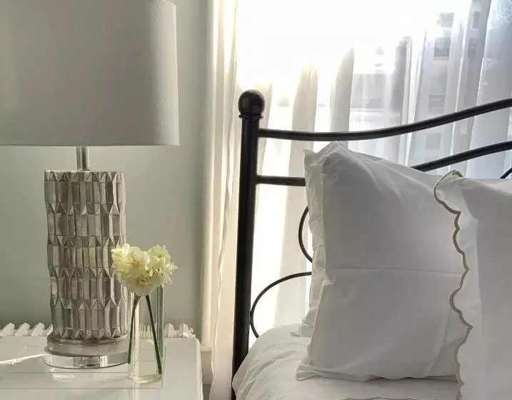 اتاق لوکس با تخت بزرگ, Cliff Lodge