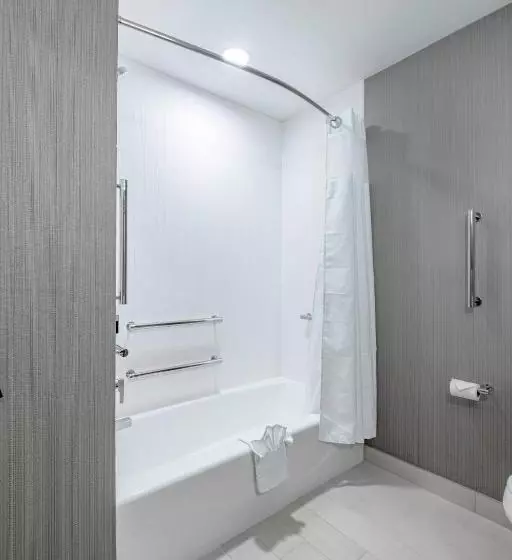 クイーンサイズベッドのスタンダードルーム, Courtyard By Marriott Toledo West