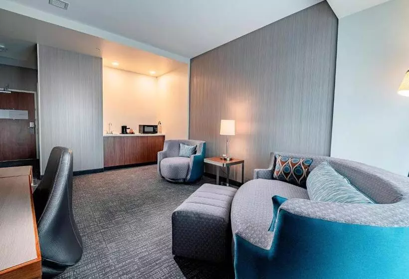 キングサイズベッドのスイートルーム, Courtyard By Marriott Toledo West