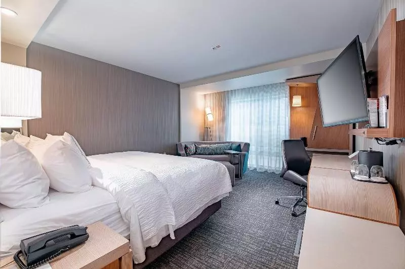 キングサイズベッドのスタンダードルーム, Courtyard By Marriott Toledo West