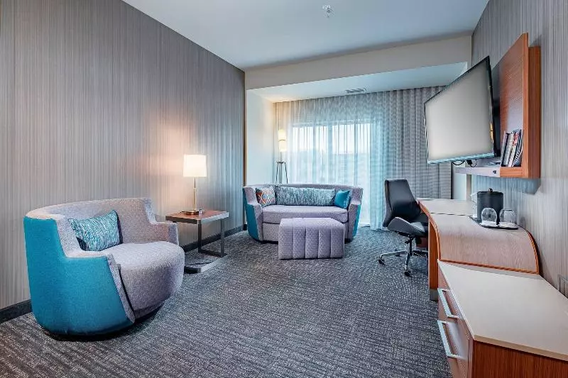 キングサイズベッドのスイートルーム, Courtyard By Marriott Toledo West
