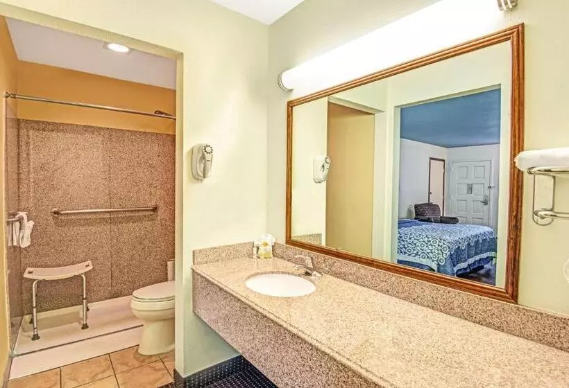 身障者適用キングサイズベッドルーム, Days Inn By Wyndham Austin/university/downtown