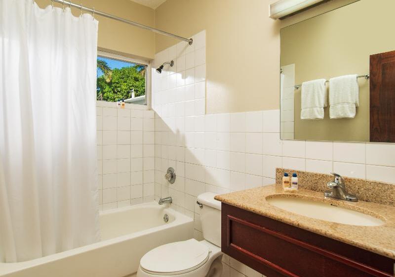 חדר סטנדרט עם מיטת קינג, Doubletree By Hilton Hotel Houston   Greenway Plaza