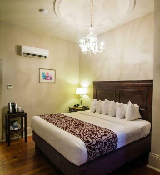 디럭스 스위트 킹 침대, Inn On St. Peter, A French Quarter Guest Houses Property